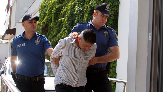 Genç kıza çarpıp öldüren sürücü 2.63 promil alkollü çıktı, "Alkollü değildim" dedi
İki farklı savunma: Emniyette "Kaçtım", kameralar önünde "Kaçmadım"