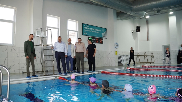 İznik Belediyesi yaz yüzme kursları 506 öğrenciyle başladı