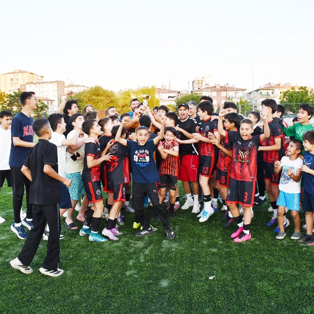 U13 Liginde şampiyon Fatih Yurt SK oldu
Fatih Yurt SK:4 -Zeki Akparlarspor:...