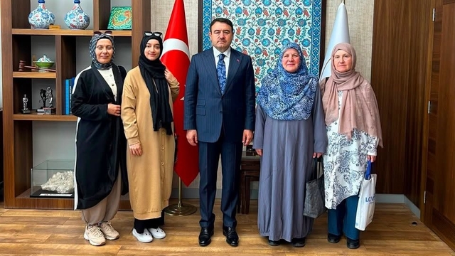 Vali Musa Işın, "Manevi Yönüyle Kütahya" kitabının hazırlayıcılarını ağırladı