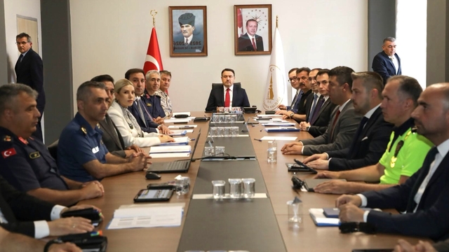 Kütahya'da güvenlik zirvesi, ilave tedbirler masaya yatırıldı