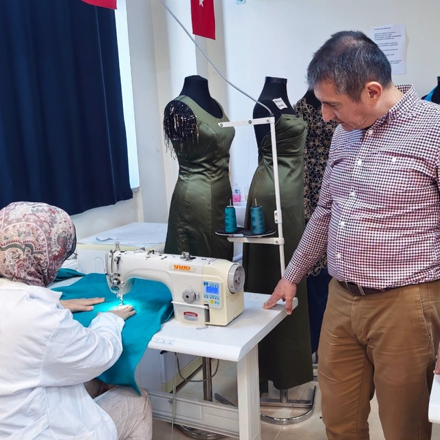 Trakya Üniversitesinde öğrenciler hastane tekstili üretiyor