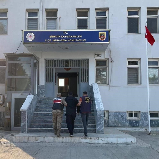 Silahla yağma suçundan aranan şahıs yakalandı