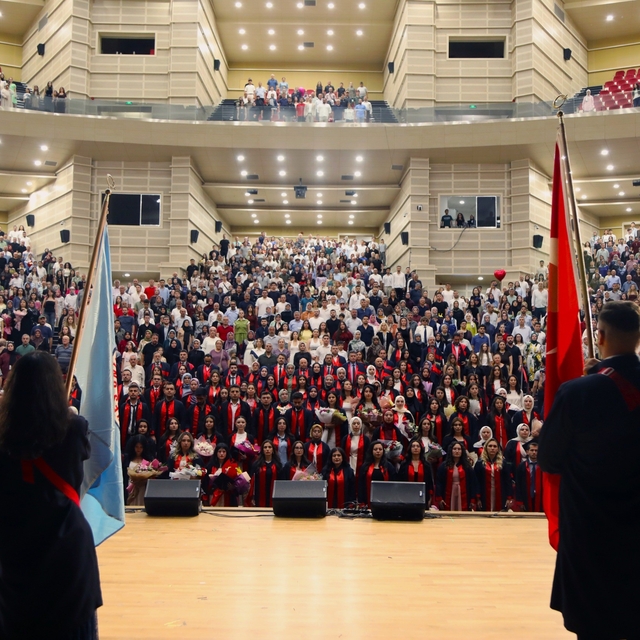 ERÜ Eğitim Fakültesi yeni mezunlarını verdi