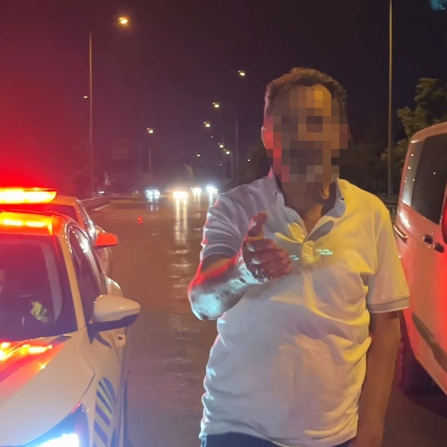 "Yazıklar olsun" dedi, basın mensubuna tükürdü
Bursa'da alkollü sürücü, bas...