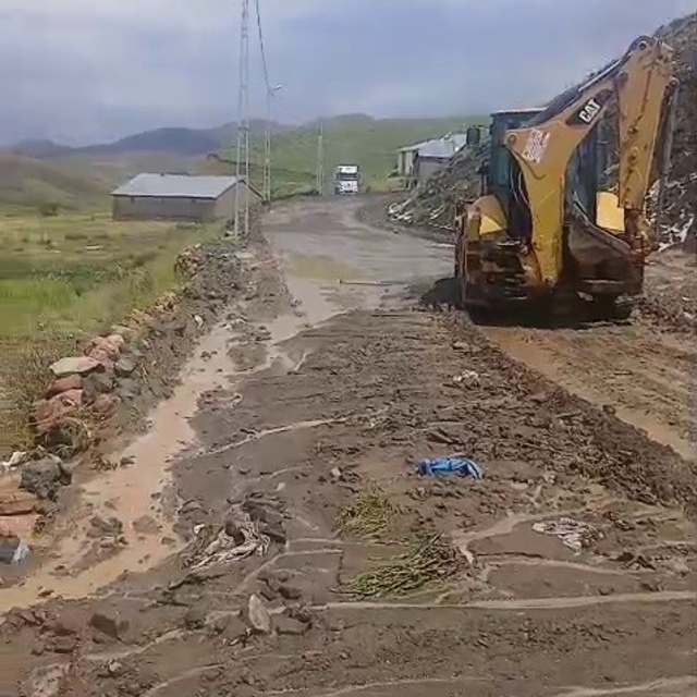 Erzurum'da sel felaketi: Taşkın duvarları yıkıldı, araziler sular altında k...