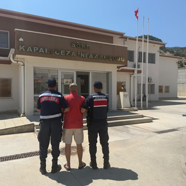 Hırsızlık suçundan aranan şahıs Kuşadası'nda yakalandı