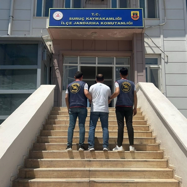 Hırsızlık suçundan aranan şahıs yakalandı