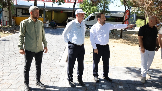 Yunusemre'de seyyar sorununa neşter
Küçük Sanayi Sitesinde Lezzetler Sokağı çalışmaları devam ediyor