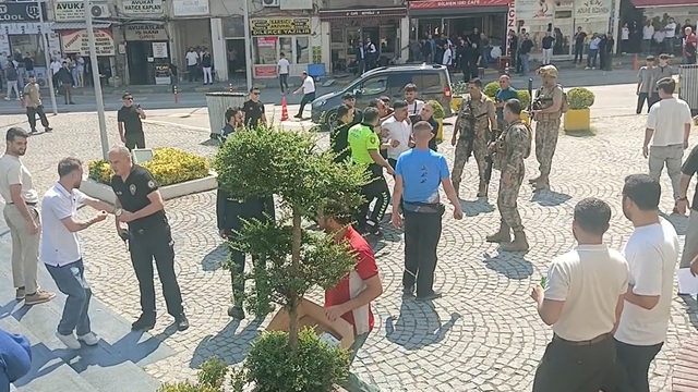Bursa Adliyesi'nde kavga; 1'i polis 3 yaralı, 5 gözaltı
