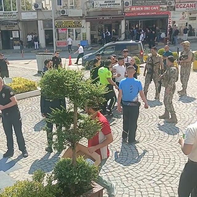 Bursa Adliyesi'nde kavga; 1'i polis 3 yaralı, 5 gözaltı