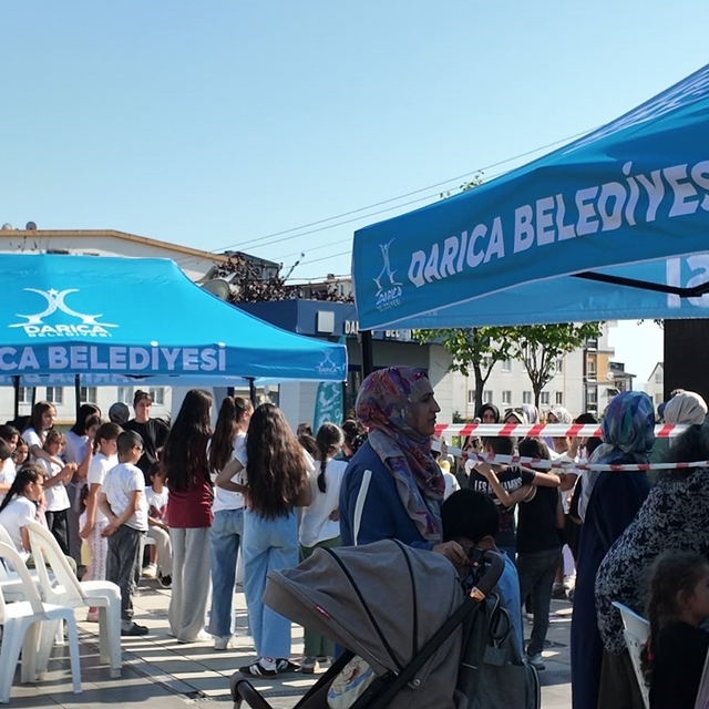 Bu otobüs ile mahalle şenlendi