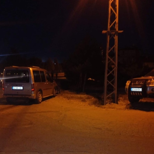 Karapınar'da iki kamyonet çarpıştı: 2 yaralı