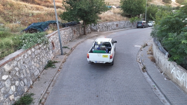 Efeler'de ilaçlama mesaisi hız kesmiyor