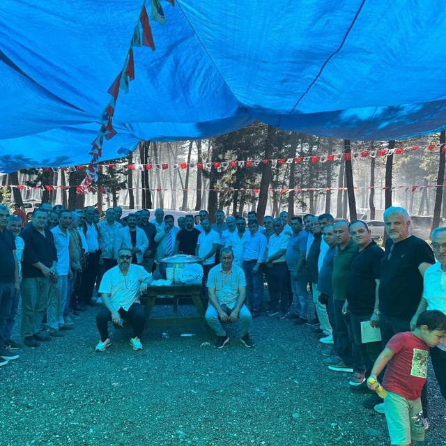 Köylüler geleneksel kır pikniğinde buluştu