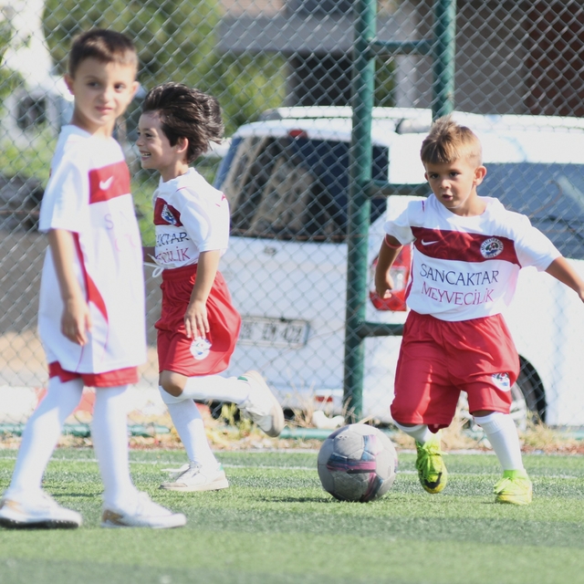 Lapsekispor yaz spor okulu başladı