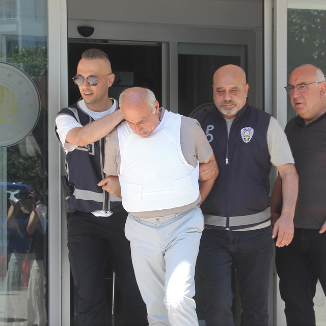 Kardeş katliamında zanlı tutuklandı: Çelik yelekle cezaevine götürüldü