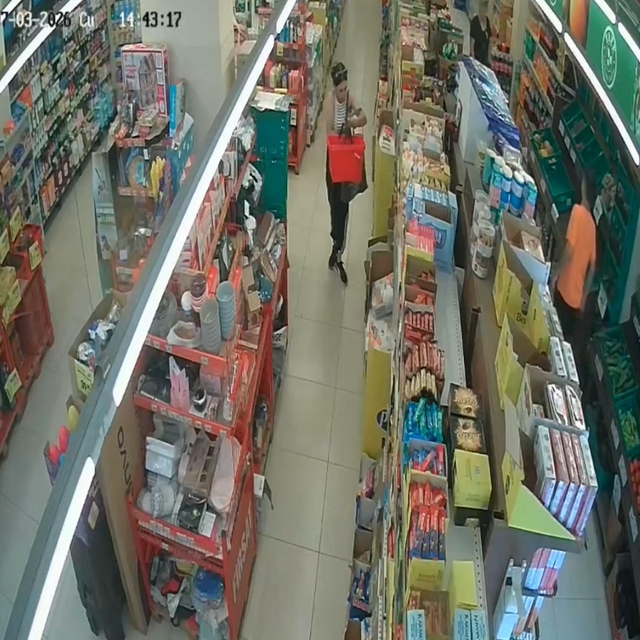 Tekirdağ'da marketlerden 20 bin liralık bebek maması hırsızlığı kamerada; 2...