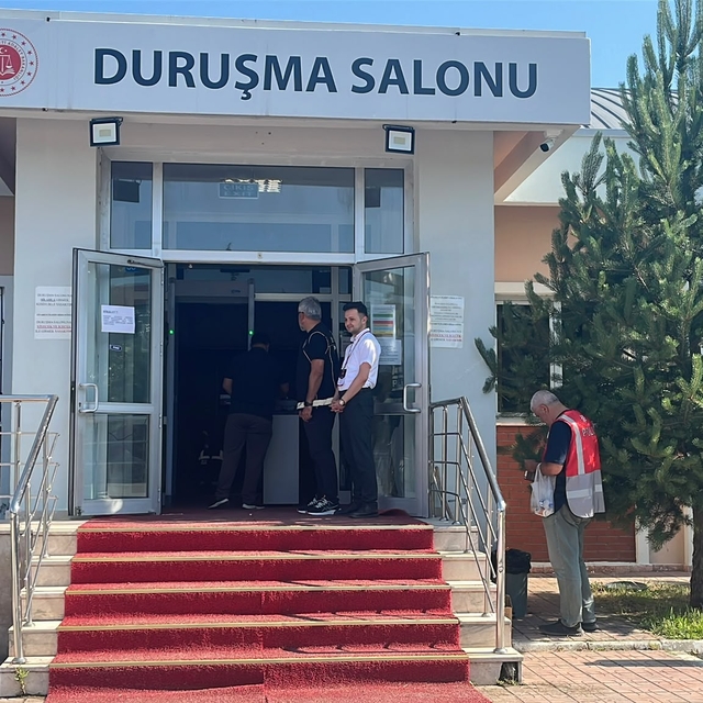 Bolu'daki 'rüşvet' ve 'irtikap' davasında zincir marketlerin yetkilileri if...