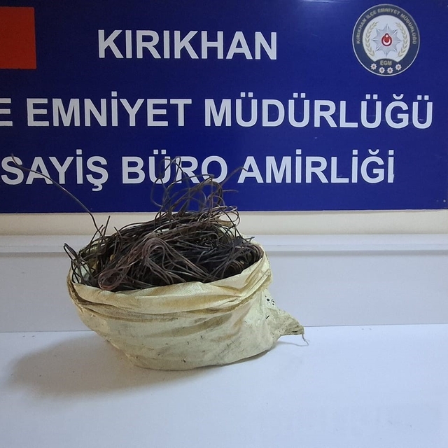 Kırıkhan'da 3 buçuk milyon TL'lik kablo çalan 3 kişi tutuklandı