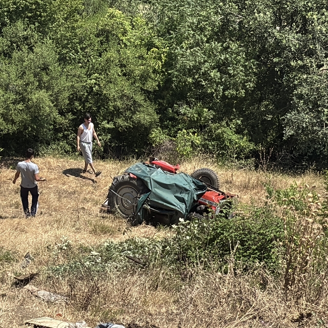 Samsun'da devrilen traktörden atlayan sürücü yaralandı
