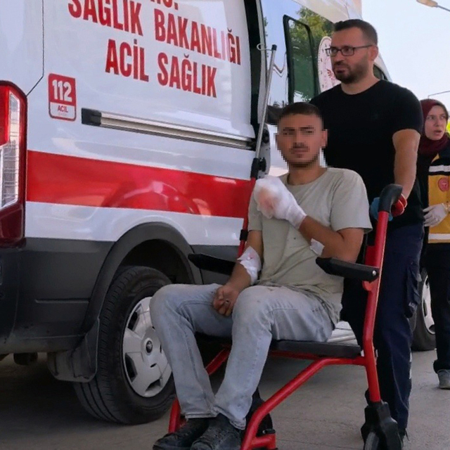 Domaniç'teki inşatta testereyle parmaklarını kesen işçi, tedavi için Bursa'...
