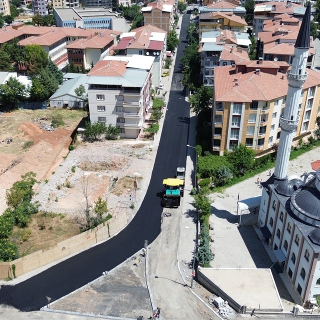 Battalgazi'de asfalt mesaisi aralıksız sürüyor