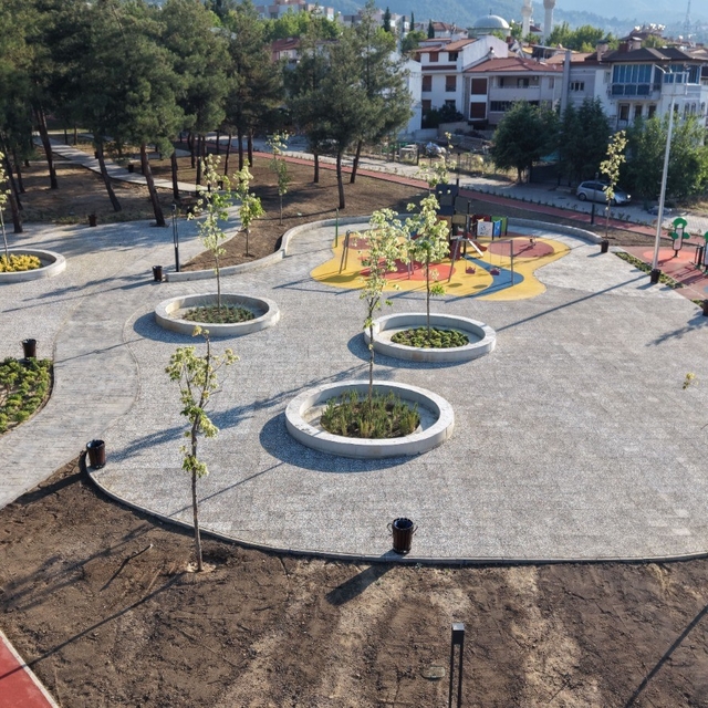 Yenişehir Mahallesi'ndeki 7 bin 670 metrekarelik park yenilendi