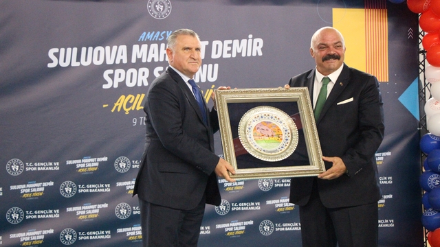 Bakan Bak: "Türkiye, NATO Zirvesi'nde tüm dünyaya gücünü gösterdi"
Bakan Bak, Amasya'da iki tesisin açılışını yaptı