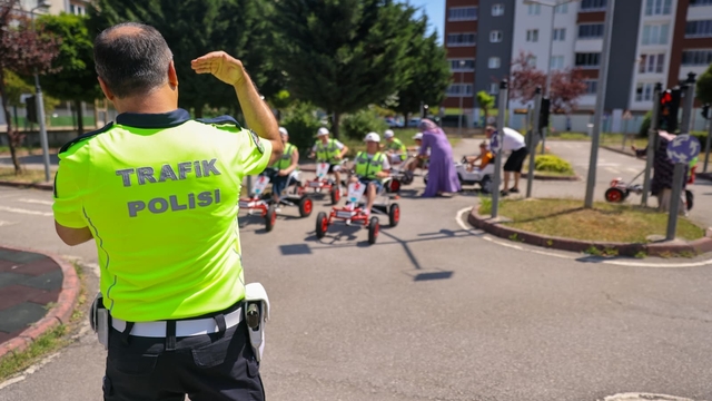 Down sendromlu çocuklara uygulamalı trafik eğitimi
İlkadım Belediye Başkanı İhsan Kurnaz:
"Her çocuğumuzun güvenli bir geleceğe hazırlanması için eğitimde fırsat eşitliğini önemsiyoruz"