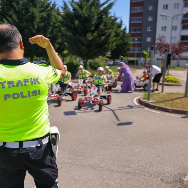Down sendromlu çocuklara uygulamalı trafik eğitimi
İlkadım Belediye Başkanı...