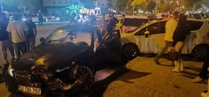 Otomobil, 2 araca çarptı; 2'si polis 4 yaralı