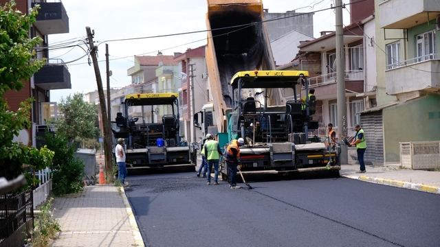 Altıeylül'ün yolları modern ve güvenli hale geliyor