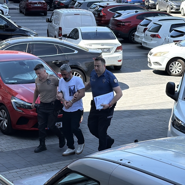 Zonguldak'ta trafik kazasının ardından tartıştığı kadını dikiz aynasıyla ya...