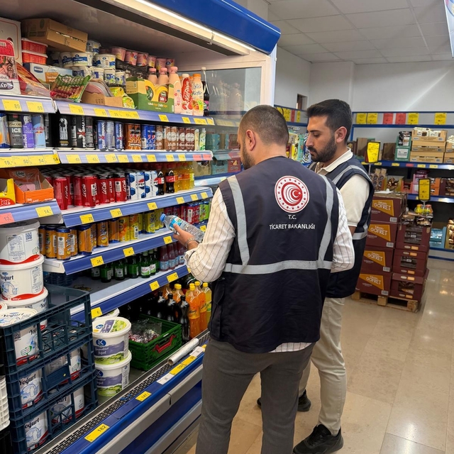 Bursa Ticaret İl Müdürlüğü ekipleri ambalajlı su fiyatlarına yönelik deneti...