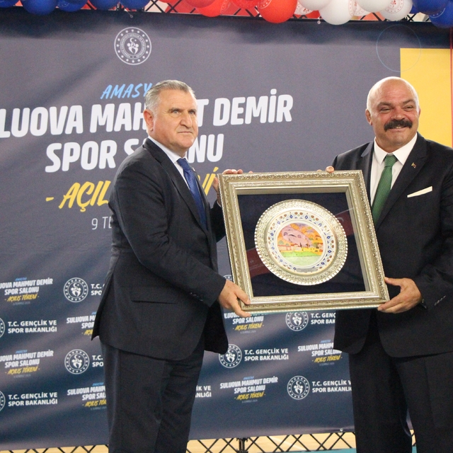 Bakan Bak: "Türkiye, NATO Zirvesi'nde tüm dünyaya gücünü gösterdi"
Bakan Ba...