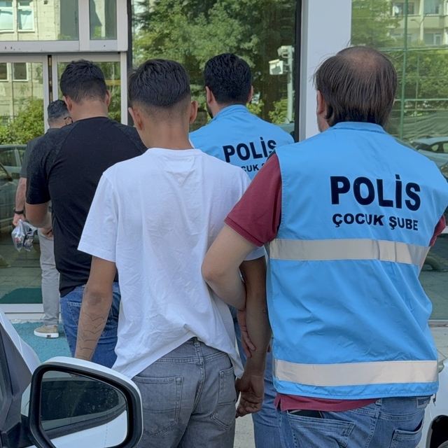 Büfeyi kundaklayan çocuklar yakalandı