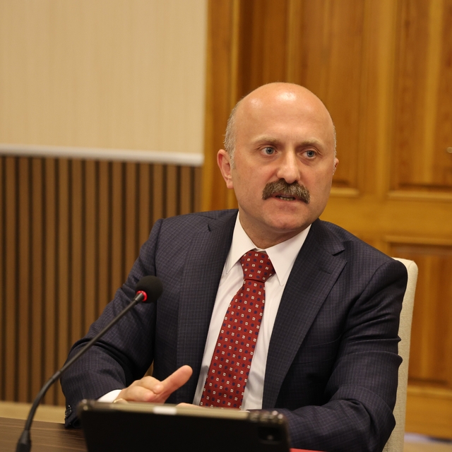 Vali Varol: "Aydın inciri altın değerinde bir ürün"
Aydın'da kuru incir sez...