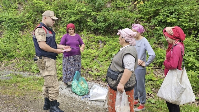 Ordu'da jandarmadan kadınlara KADES tanıtımı