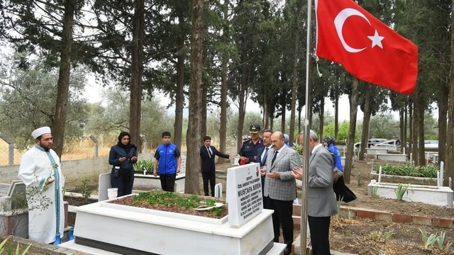 Vali Ustaoğlu 15 Temmuz şehitlerinin ailelerini ziyaret etti