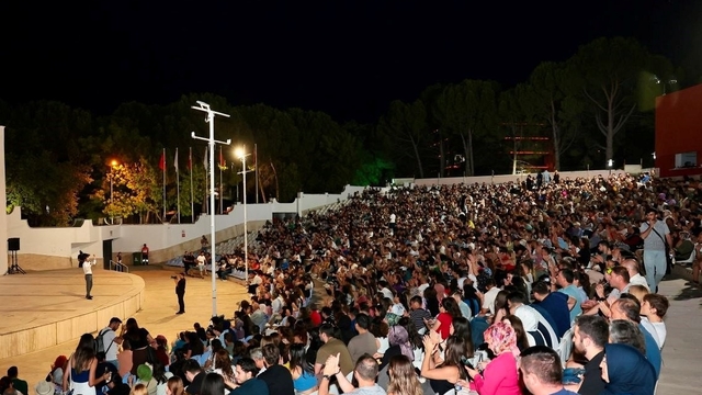 Denizli'de açık havada sineması keyfi başladı
