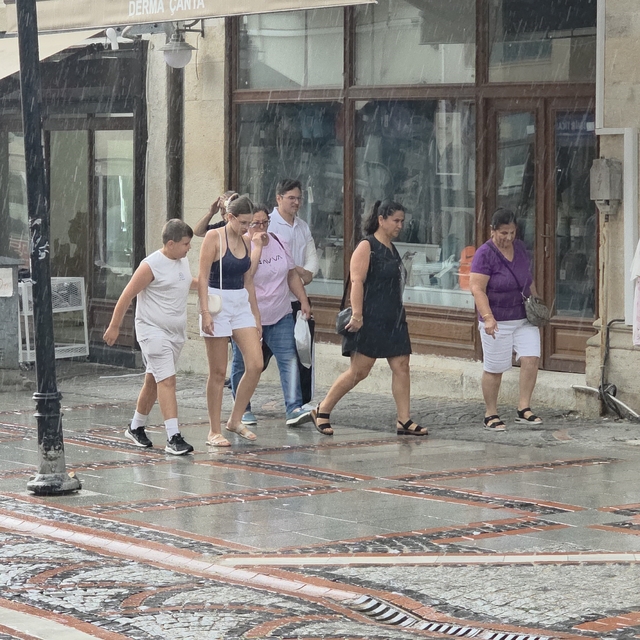 Kırklareli ve Edirne'de sağanak hayatı olumsuz etkiledi