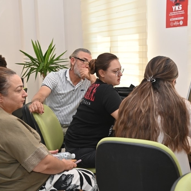 Manisa Büyükşehir'den LGS adaylarına ücretsiz tercih desteği