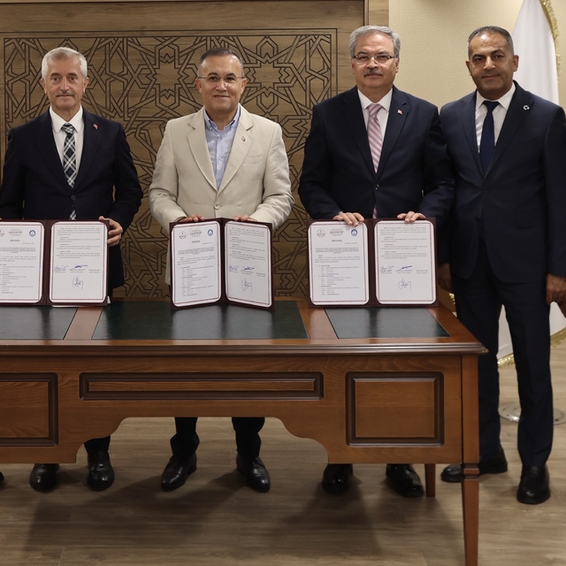 LGS'de başarı gösteren öğrencilere Şahinbey'den eğitim desteği