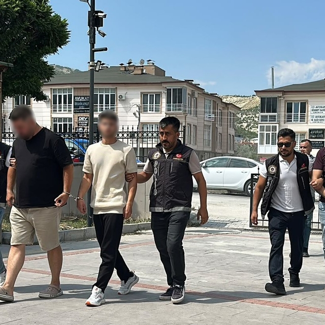 Uyuşturucu kullanmaktan öğretmenlikten ihraç edilen şahıs bu kez uyuşturucu...