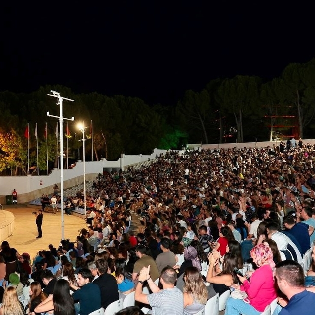 Denizli'de açık havada sineması keyfi başladı
