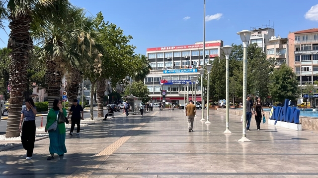 Aydın Efeler'de bunaltan sıcak hayatı yavaşlattı