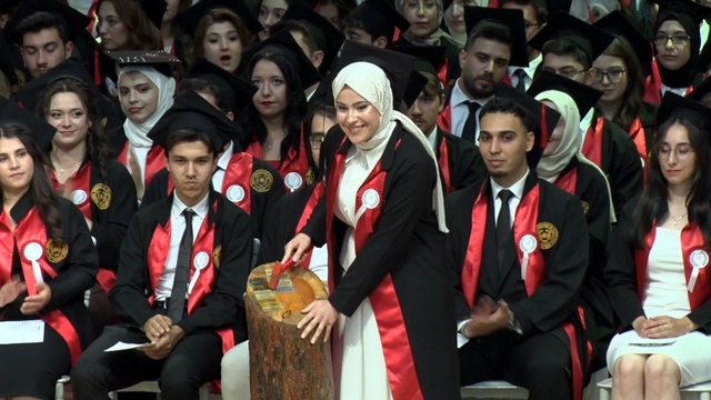 ERÜ Tıp Fakültesi 52. dönem mezunlarını verdi