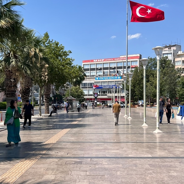 Aydın Efeler'de bunaltan sıcak hayatı yavaşlattı