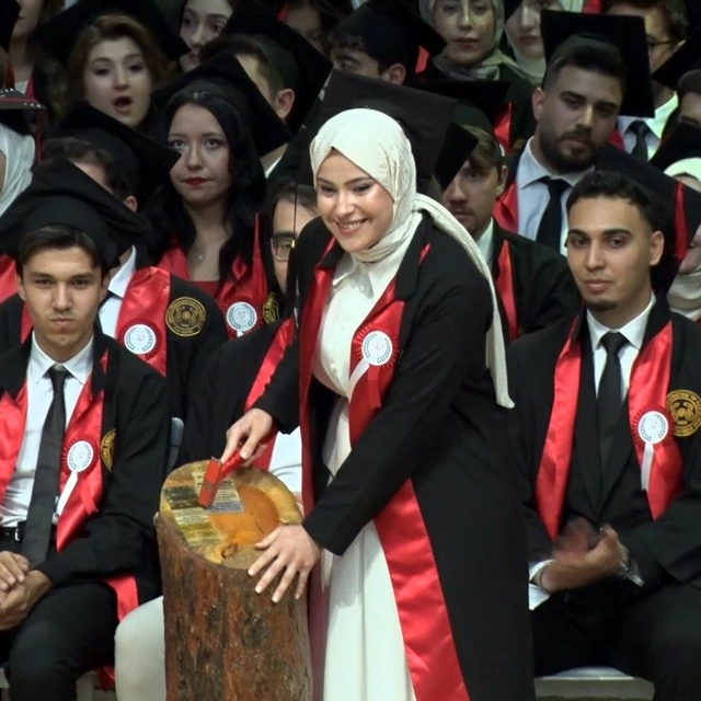 ERÜ Tıp Fakültesi 52. dönem mezunlarını verdi